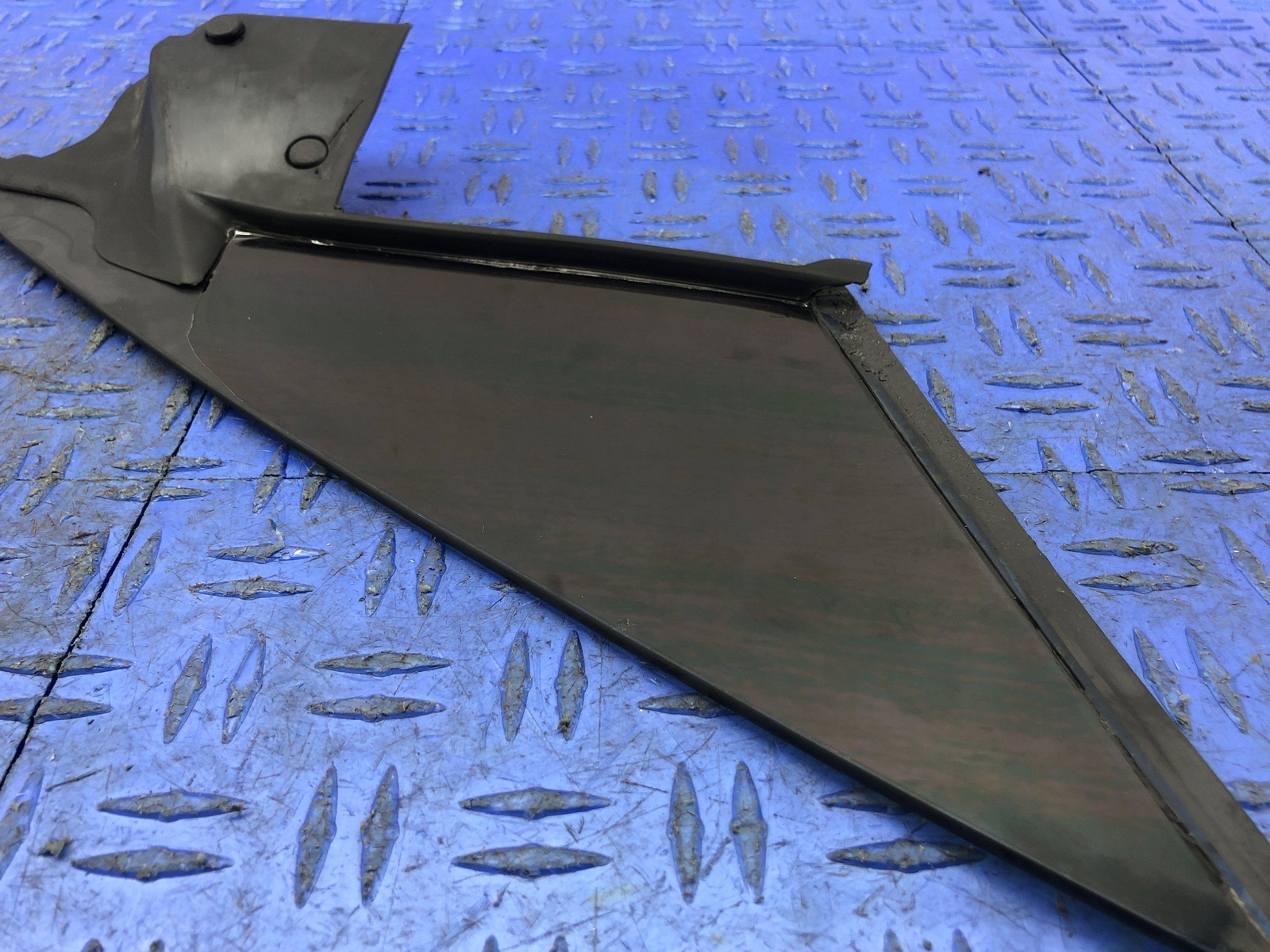 2006-2018 ASTON MARTIN VANTAGE V8 FRONT LEFT DOOR WINDOW GLASS VENT OEM 2007