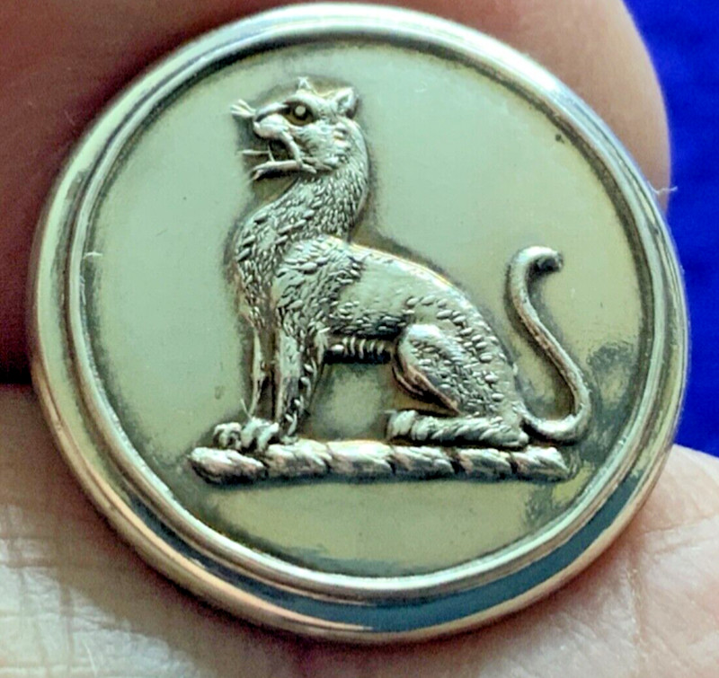 EARLY LEOPARD SEJANT (SEATED) 16mm SILVERPLATE LIVERY CUFF BUTTON c 1830-40 NOS