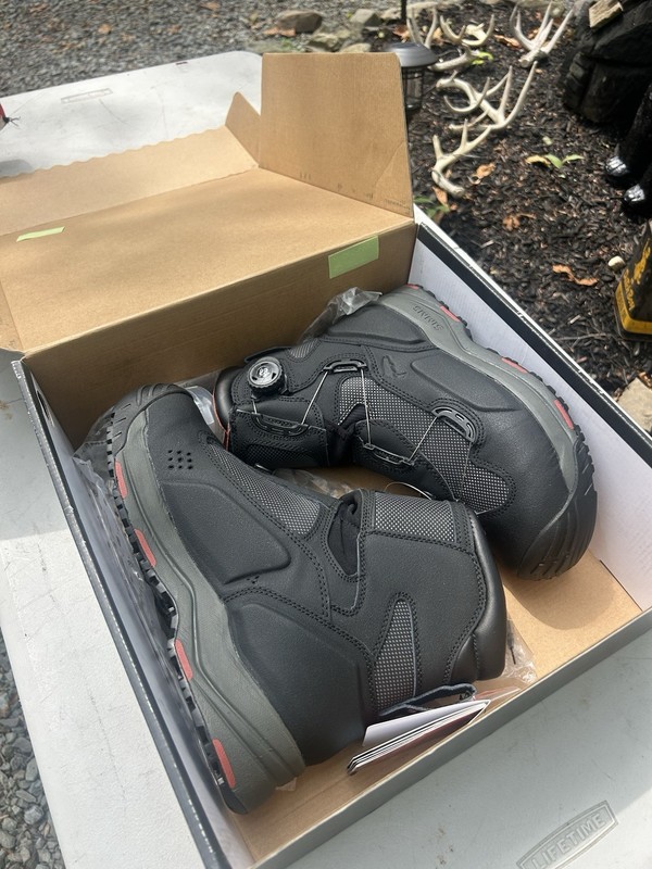 New In Box Sims Fishing Boots G4 BOA SIZE 11 New 