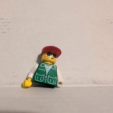 LEGO Minifigure PCK002 - Jacket Green with 2 Large Pockets - Green Legs, Red Cap
