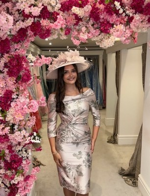 Atemberaubendes unwiderstehliches rosa Druck Anlasskleidung Kleid mit Ärmeln Größe 10