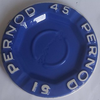 cendrier publicitaire vintage en céramique bleue Pernod 45 et Pernod 51 1950/60