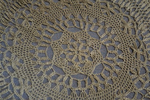 Vintage 1960’s Handmade Fine Handmade Crochet Lace Tablecloth 30" Round - Picture 4 of 6