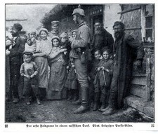 Der erste Feldgraue in einem russischen Dorf Historische Aufnahme von 1915