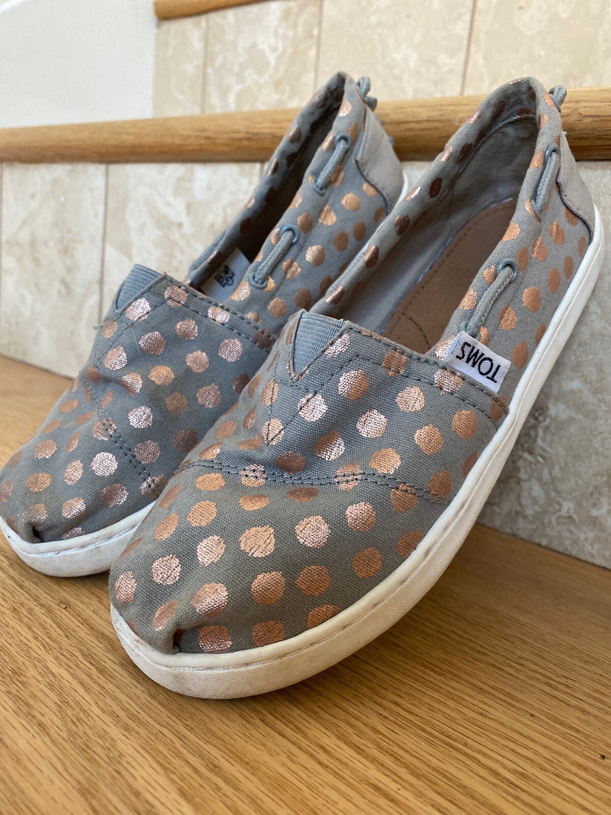 toms drizzle dots