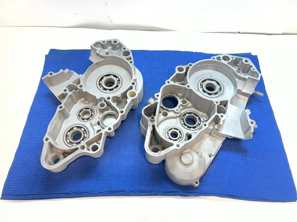 Suzuki RM250 1990 OEM motor izquierdo derecho cárter cárter cárter 11301-28814 Foto 2 de 4