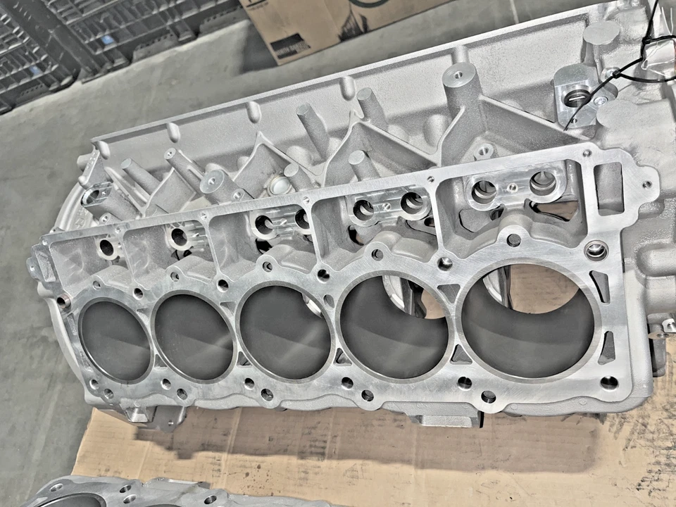 NEW Dodge Viper 8.4 V10 Aluminum Block SRT-10 05037723AA 4th /5th Gen - Изображение 2 из 4