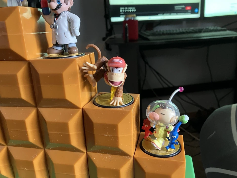 NINTENDO AMIIBO STAIRS DISPLAY STAND (Super Smash Brothers Lot of Six Figures - Image 4 of 4