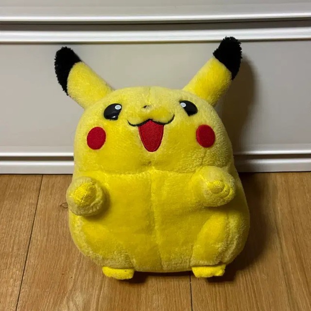 Pokémon Pikachu Plush Doll Vintage 2L Size Collectible Toy