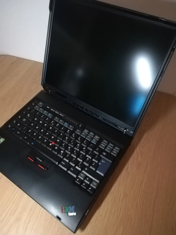 IBM ThinkPad A31 15" Pentium 4 2.00Ghz - Image 2 of 4