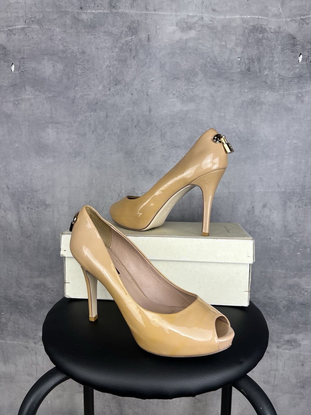 Auth LOUIS VUITTON Women's Pumps Patent Leather Side 39