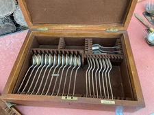 Vintage silver plated Mappin & Webb rattail 38 piece cutlery canteen oak box