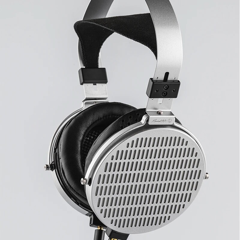 Moondrop 大都会 Cosmo Moondrop Cosmo: Surprising Sound, Blunderous Build