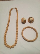 WOODEN BEAD NECKLACE WITH MATCHING EARRINGS AND BRACELET. 23