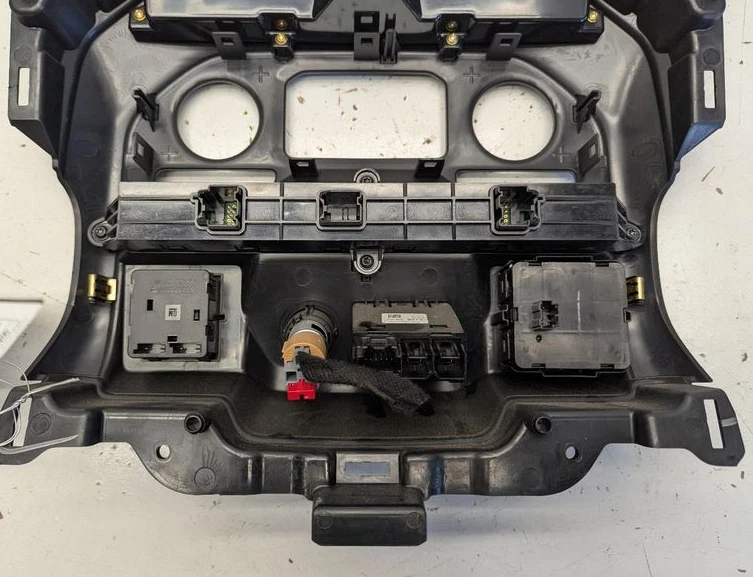 2019-2020 Chevrolet Silverado 1500 2500 3500 Receiver Control Panel 8 Inch Radio - Image 2 of 3