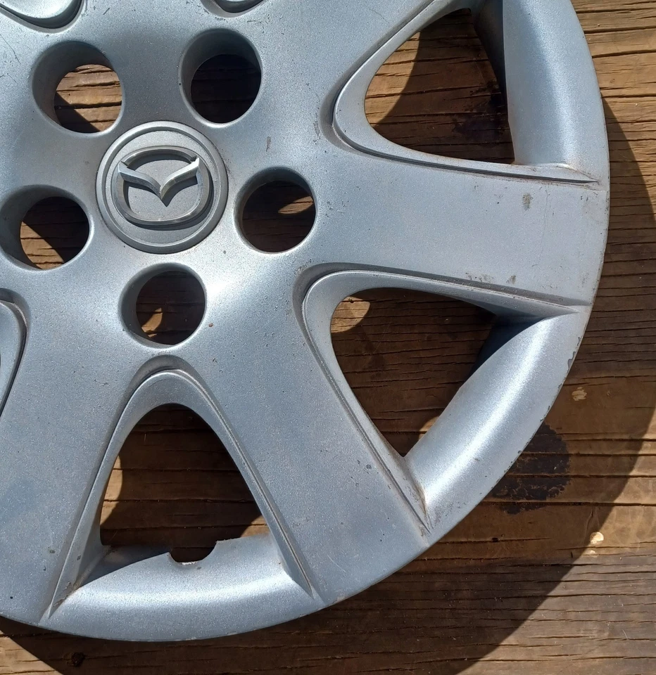 Mazda 3 hubcap 2007-2009 fits 15" wheels, part # 56553, BAN6 37 170 01 - Image 4 of 4