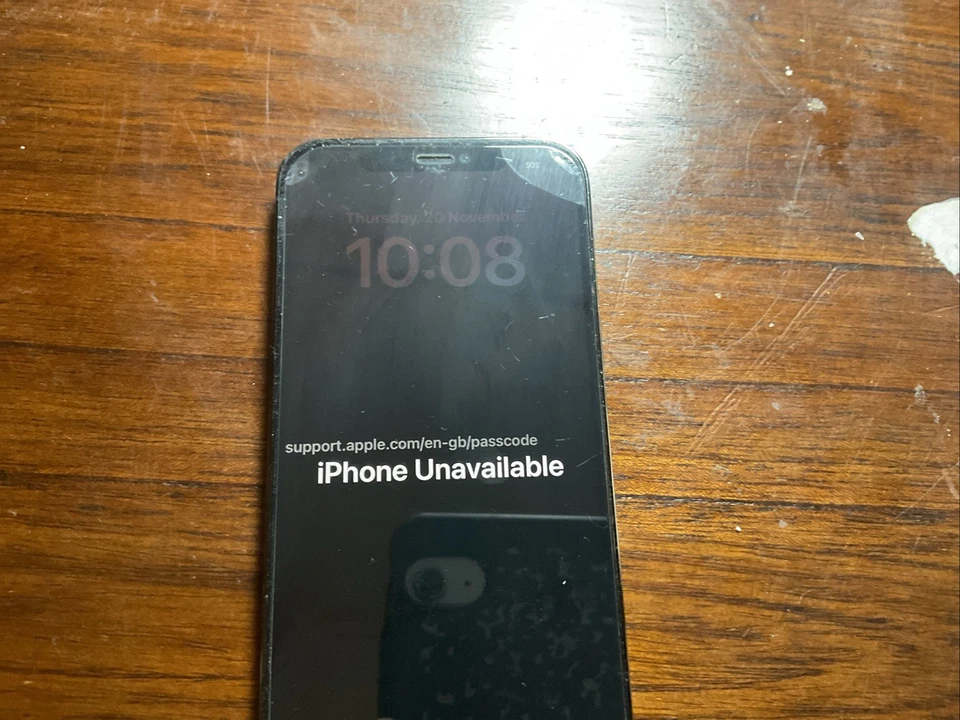 Cámara trasera agrietada iPhone 12 Pro se enciende solo para piezas + funda Foto 3 de 4
