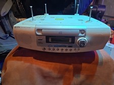 GPX Under Cabinet AM FM Radio CD Player Digital Clock Model D830 Vintage