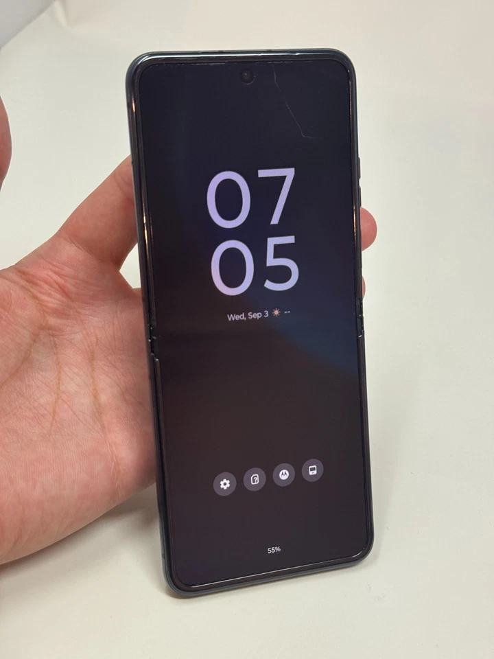 Motorola Razr+ 2023 (XT2321-1) - 256GB Factory Unlocked Infinite Black - Fair - Image 2 of 4