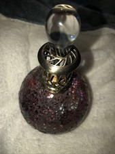 Rote und lila Mosaik Parfüm Lampe mit Glasstopfen Ashleigh & Burwood
