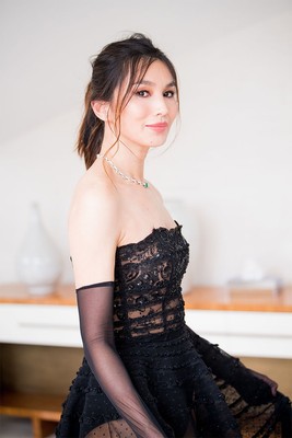 Gemma Chan - Celebrity British Singer - TV Personality Star - POSTER 20''x30''