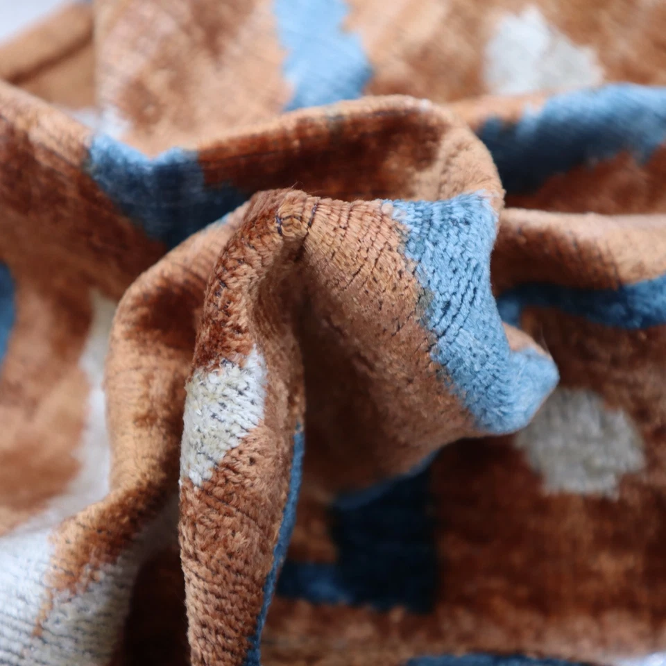 Almohada hecha a mano con inserción de plumas de terciopelo suave marrón 16 x 24 pulgadas (40 x 60 cm) Foto 3 de 4