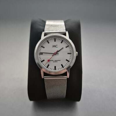Elegante MC Herrenuhr   Minimalistisches Design mit Edelstahlarmband