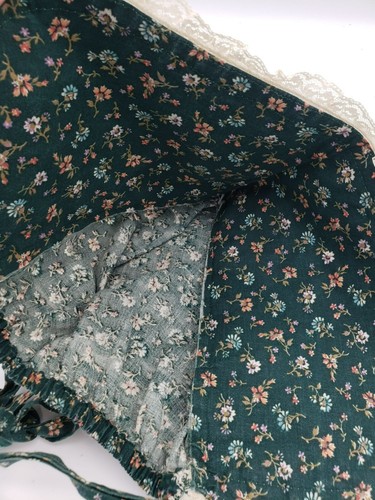 Vintage Green Calico Floral Bonnet With Lace Trimmed Brim & Adjustable Ties - Picture 5 of 6
