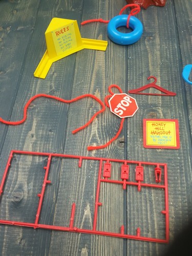 VTG 70's Mattel Honey Hill Bunch Clubhouse Hangout with Original BOX - Picture 3 of 11