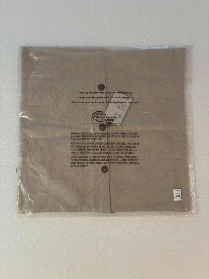 "Funda de almohada West Elm beige y negro nueva en caja $84 - 20"" X 20""" Foto 3 de 4