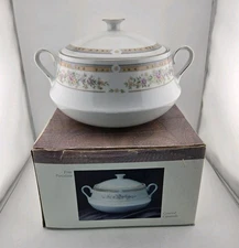 ​Kentfield & Sawyer FORMAL Covered Casserole Soup Tureen Fine Porcelain Floral 