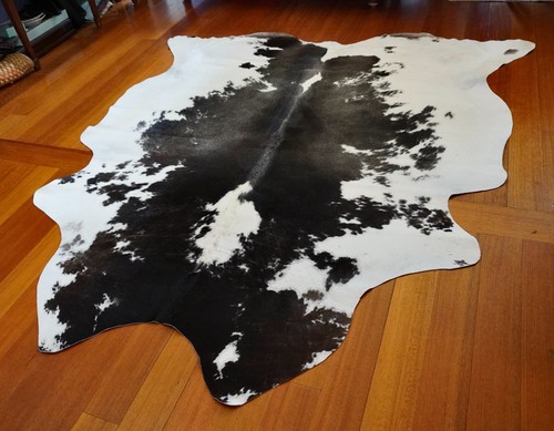 I Fell in Love with this HIDE - A WONDERFUL Premium Cowhide Rug - Picture 8 of 8
