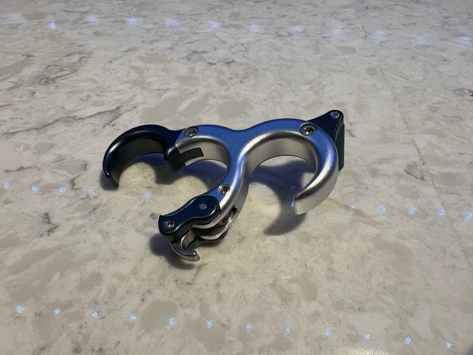 Ultraview Archery Hinge Release With Hunting Bracket - Image 2 of 3