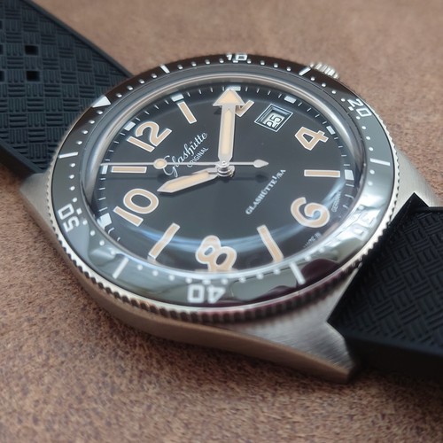 Glashütte Original SeaQ Ref 1-39-11-06-80-33 Black Dial and Rubber Strap 39.5mm - Picture 3 of 24
