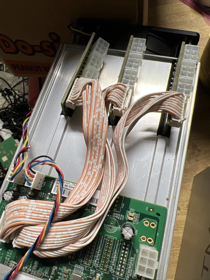 Bitmain Antminer S9_14.0T   Asic Miner BTC BCC w/APW3++ Power Supply  - Image 4 of 4