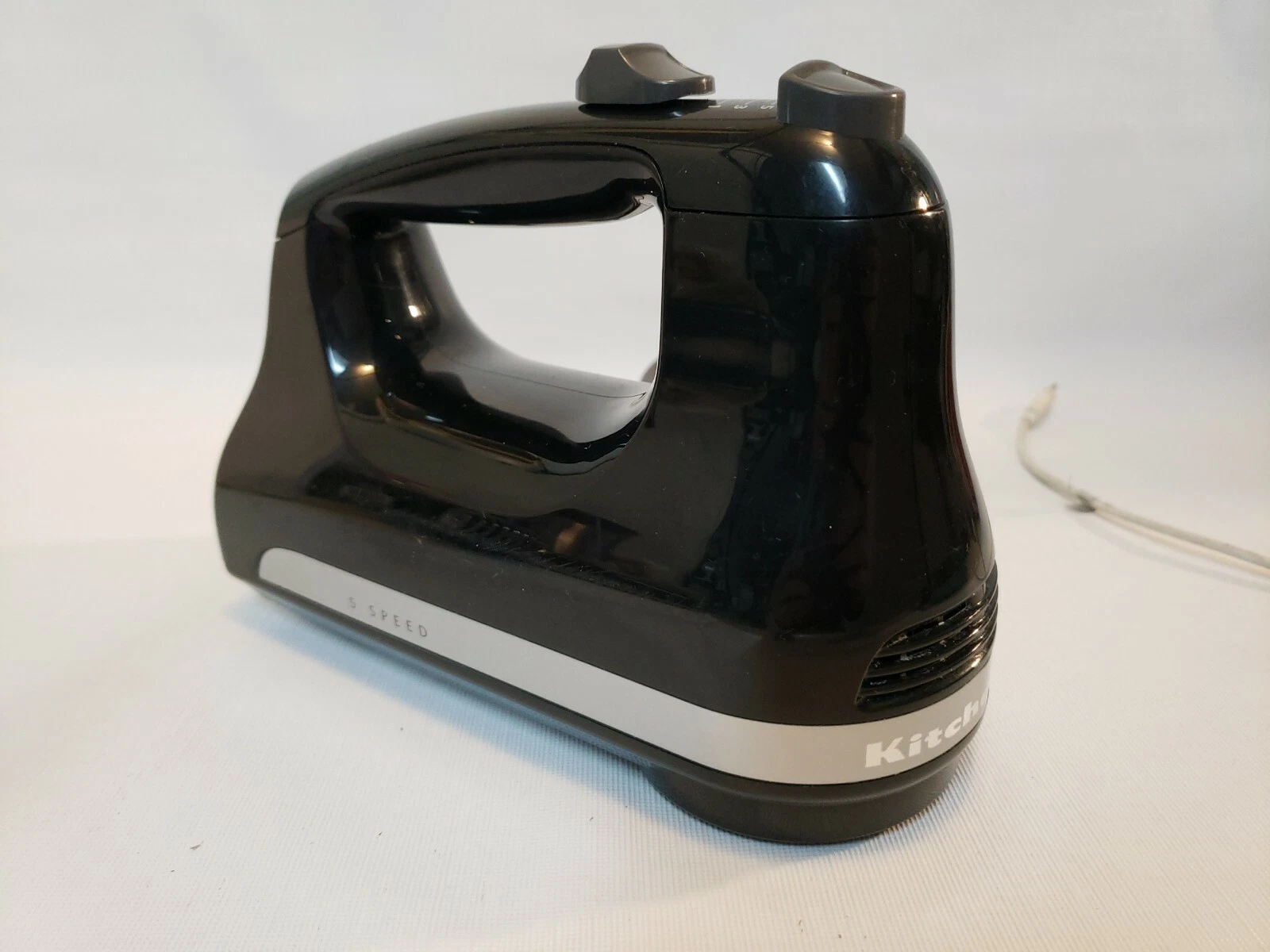 KitchenAid KHM5120B Power 5-Speed Hand Mixer - Black working