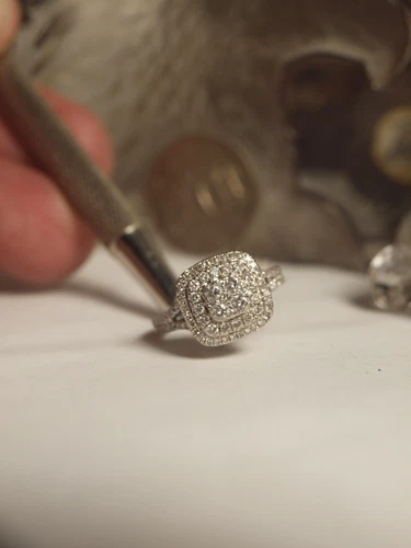 MHJ 14K WHITE GOLD LADIES NATURAL DIAMOND CLUSTER RING - TDW : 0.75 CARAT - Picture 12 of 12