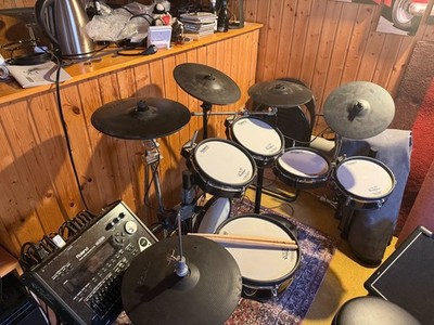 Roland TD30 E-Drumset / E-Schlagzeug. Gebraucht in gutem Zustand.