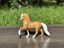 2009 Breyer Target Pony Gals Stablemates SR Palomino G3 Peruvian Paso