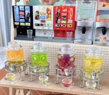 Casa de muñecas miniatura jugo bebida fiesta dispensador barril fuente taza bebida