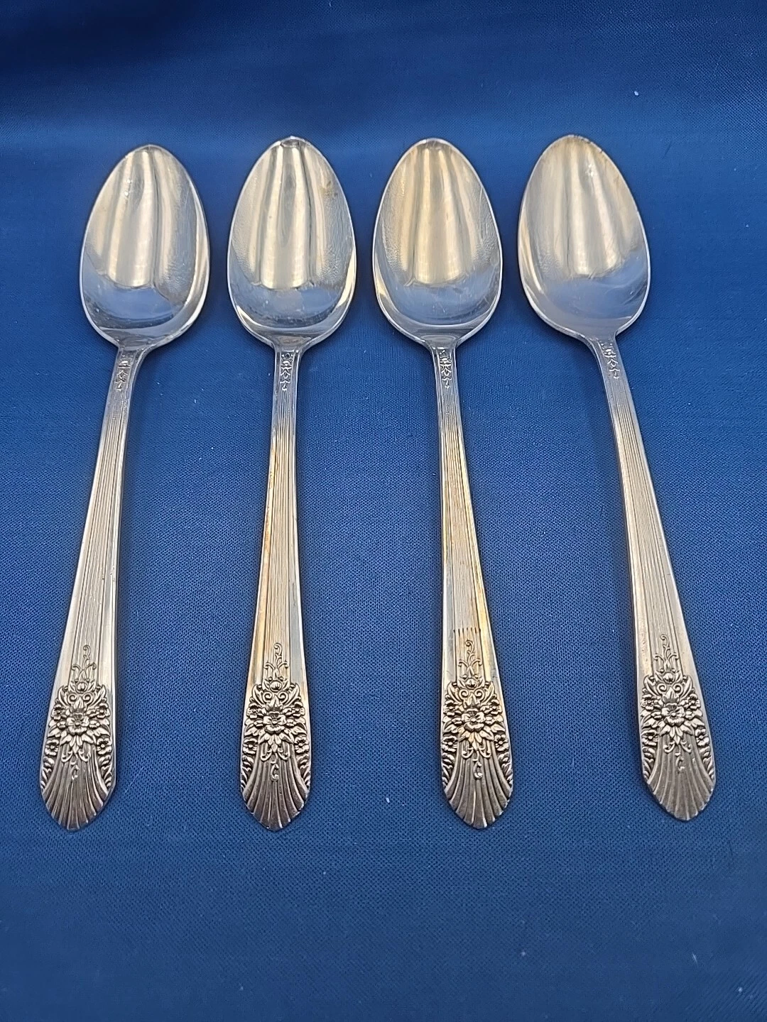 Lot of 4 Wm. Rogers SILVER MIST-MARIGOLD Silverplate Solid Serving Spoons 8 1/2"