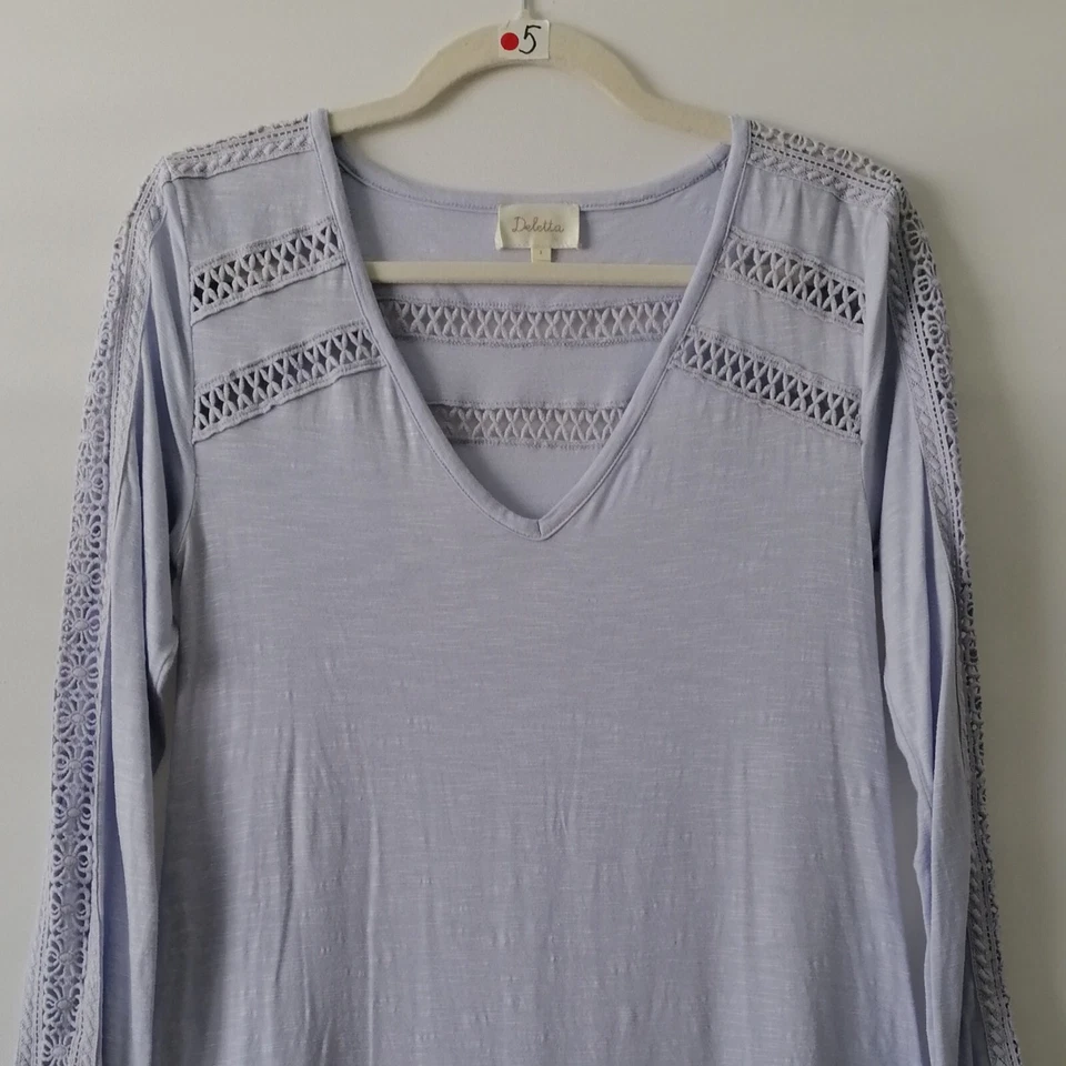 Anthropologie Delette 女式薰衣草 V 领蕾丝线高低下摆上衣 S 码 — 第 2/4 张图片