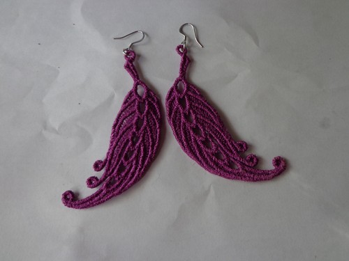 Free standing lace EARRINGS - Feather - Dangles - Stainless steel - Handcrafted - Picture 3 of 3