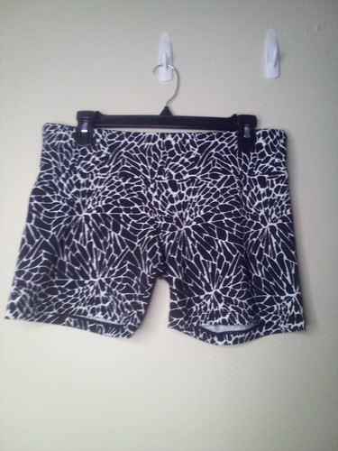 Onzie Shorts M L Women Active Athletic Pattern Black White - 第 1/16 張圖片