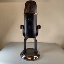 Blue Yeti X Professional USB Condenser Microphone Black   USB Cable  Stand