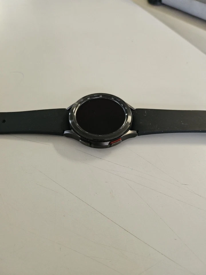 Samsung Galaxy Watch4, 46mm, 20mm Silicone band with moderate wear on buckle. - Image 3 of 4