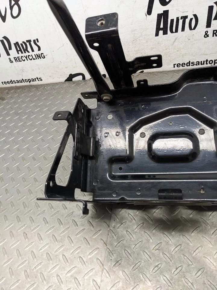 GMC SIERRA 2500 HD 2020-2025 bandeja de batería caja soporte OEM 1176643 Foto 3 de 4