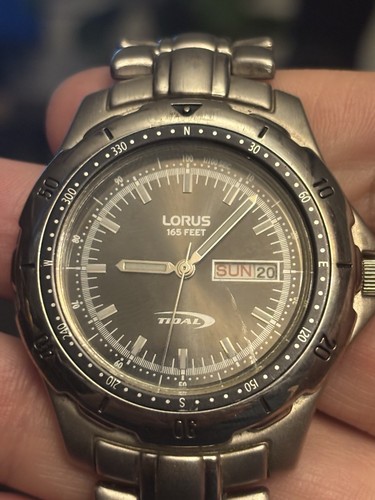 Men’s Stainless Steel Lorus Tidal LR0190 Divers Watch