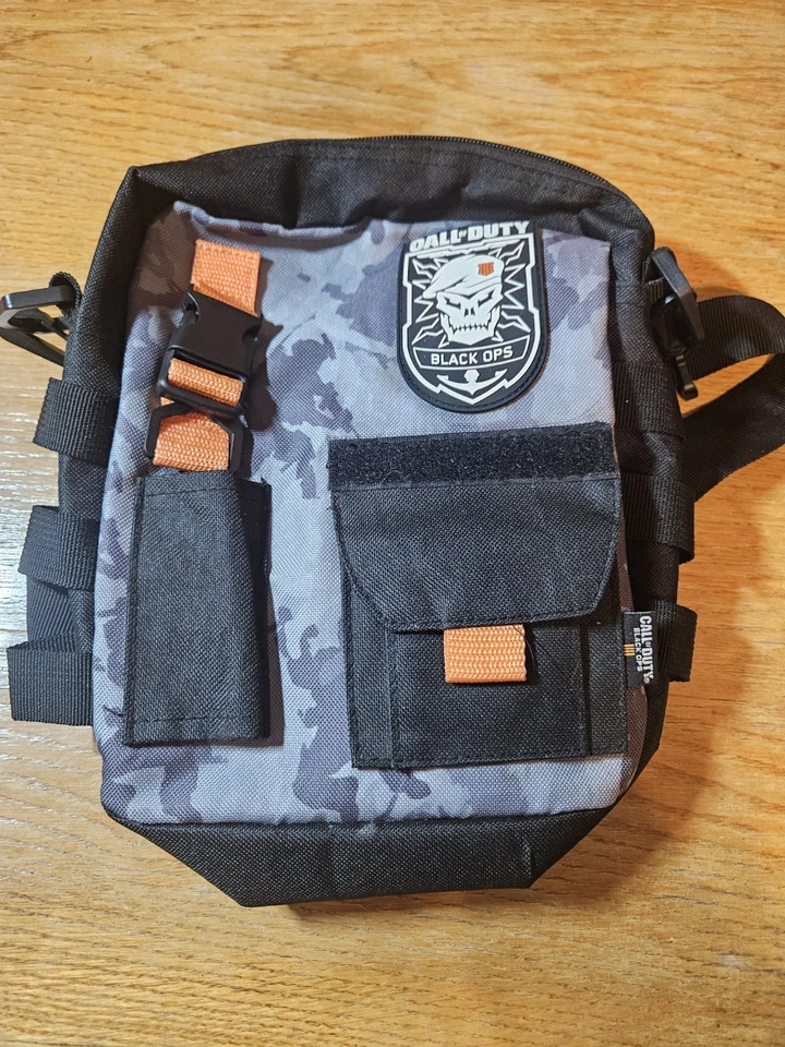 Bolso Mensajero Call Of Duty Black Ops 4 con Correa para el Hombro + Gorro Operador RUIN Foto 2 de 4