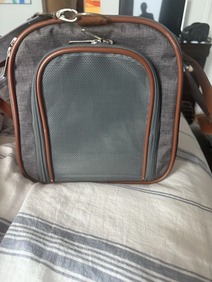  Mr. Peanut's Gold Series Airline Compliant Small Dog Carrier only used once - Image 3 of 3